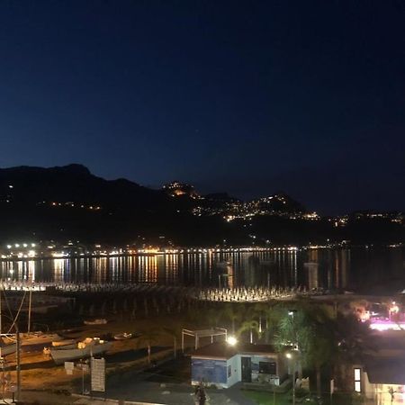 Апартаменты Casablu, Un Delizioso Bilocale Sulla Baia Di Naxos Джардини-Наксос Экстерьер фото