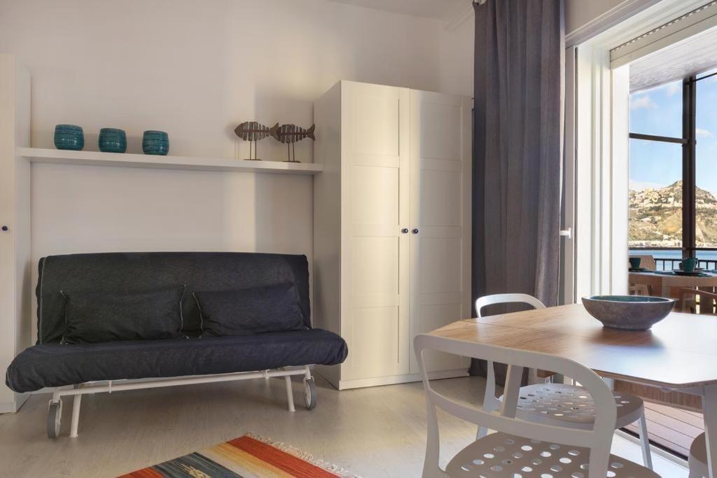 Апартаменты Casablu, Un Delizioso Bilocale Sulla Baia Di Naxos Джардини-Наксос Экстерьер фото