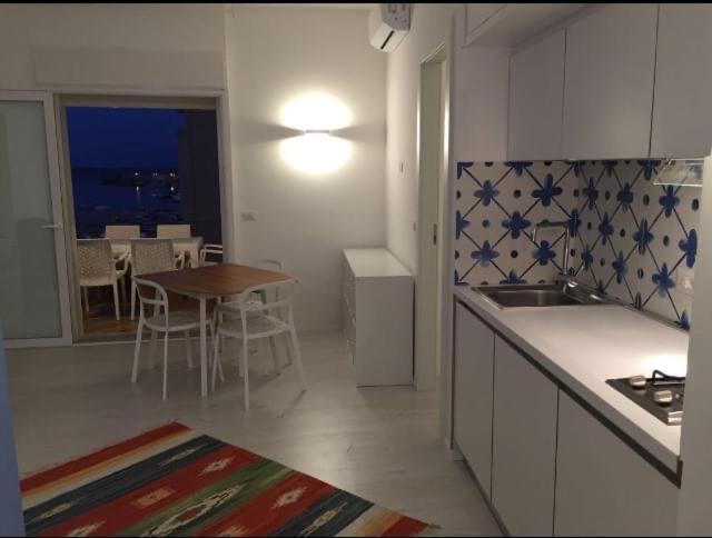 Апартаменты Casablu, Un Delizioso Bilocale Sulla Baia Di Naxos Джардини-Наксос Экстерьер фото